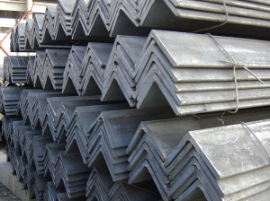 ugolok-stalnoj-neravnopolochnyj-05